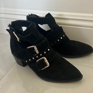 STEVEN by Steve Madden Dearly Leather Bootie. Size 6